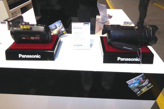 Die neuen 4K Camcorder Panasonic HC-VX989EG und HC-VSF999EG kommen mit 20-fach-Zoom und beherrschen auch den 4K-Fotomodus mit gestochen scharfen Standbildreihen (25p). Preise: CHF 1001.-/1201.-