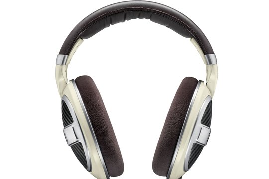 Sennheiser präsentiert die neue Generation der beliebten Kopfhörerlinie HD 500. Die neue Over-Ear-Kopfhörerlinie umfasst die drei offenen Modelle HD 559, HD 579 und das Topmodell HD 599 sowie den geschlossenen HD 569.