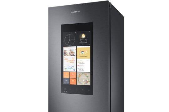 Samsungs FamilyHub: Kühlschrank mit 21,5-Zoll-Front-Bildschirm. Bei der CH-Edition lässt es sich direkt bei Coop@home bestellen.
