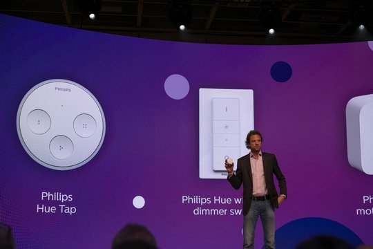 Philips stellt mit Hue ein komplettes Wireless-Lichtsystem vor. Die Möglichkeiten im Smart Home sind damit nahezu unbegrenzt.
