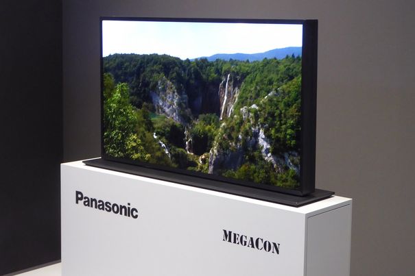 Doppelschicht: Die beiden LCD-Panels im Panasonic «MegaCon»-Fernseher bringen ein extremes Kontrastverhältnis und eine volle Spitzenhelligkeit (Bild: Martin Freund).