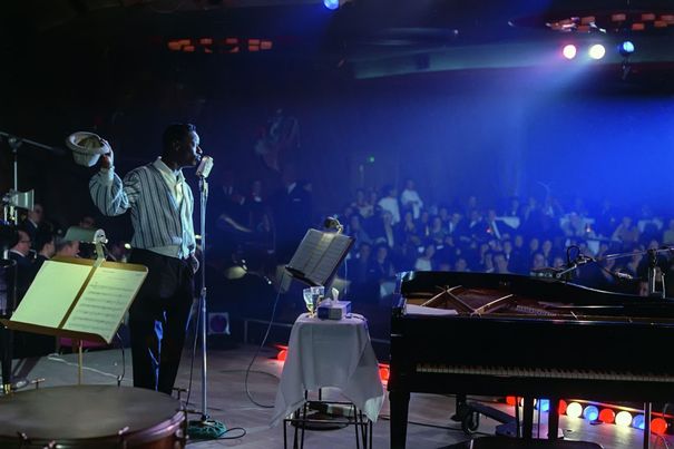 Nat King Cole bei seinem Live-Auftritt in Las Vegas. 