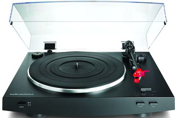 Der AT-LP3 von Audio-Technicas besitzt einen integrierten Phono-Vorverstärker. 