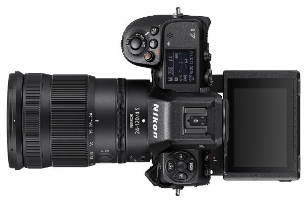 Kompakter ohne Einbusse: Die Nikon Z 8 ist leichter und kleiner als eine Z 9, macht jedoch keine Abstriche bei den Funktionen. Sogar das Schulterdisplay der Z 9 wurde übernommen.
