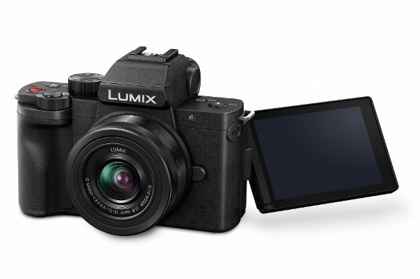 Mit der neuen, extrem kompakten MFT-Systemkamera Panasonic Lumix G110 sind Fotos, Videos und Social Media leicht gemacht.