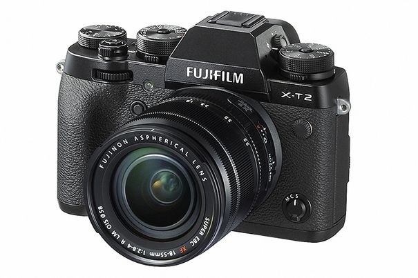 Die neue Fujifilm X-T2 ist eine spiegellose Systemkamera mit 24,3 Megapixeln Auflösung, grossem OLED-Sucher und schnellem Autofokus. Ein optionaler «Power-Booster-Handgriff» optimiert die Leistung zusätzlich.