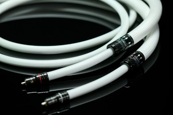 Das Statement-Produkt von Stealth Audio Cables: das schöne Sakra V16.