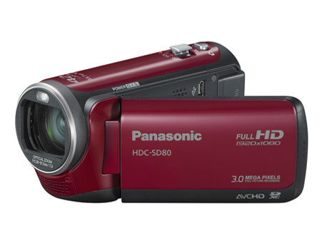 Die Camcorder der HDC-80er Serie ermöglichen Full HD-Videos. Videofilmer können zwischen unterschiedlichen Speicherkonzepten wählen. Der HDC-SD80 (im Bild) nimmt auf SD/SDHC/SDXC Speicherkarten auf. Der HDC-TM80 bietet zusätzliche Aufnahmekapazität in einem integrierten 16 GB Flashspeicher, der HDC-HS80 120 GB auf einer internen Festplatte.