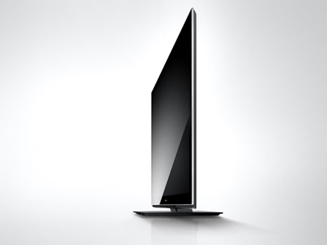 Die VT30-Serie besteht aus vier Plasma-TVs mit Bilddiagonalen von 106 cm (42 Zoll) bis 165 cm (65 Zoll). Neu für Plasma TVs von Panasonic ist dabei die Diagonale 140 cm (55 Zoll). Sie bieten 3D-Technik mit 600Hz?Zwischenbildberechnung. Die VT30-Serie unterstützt neben der Aufnahme auf USB-Festplatte auch die Aufnahme auf SD-Karte. Es stehen vier HDMI- und drei USB-Anschlüsse sowie LAN und WiFi zur Verfügung.