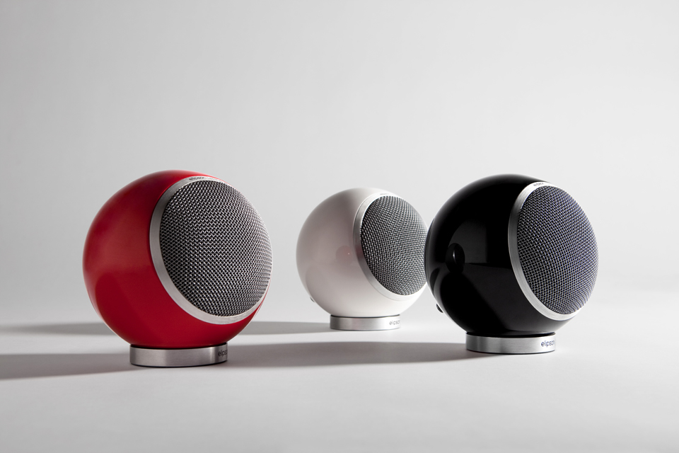 Eine weitere Legende, die Elipson Schallkugeln aus Frankreich sind seit kurzem wieder erhältlich. Sie wurden komplett neu konzipiert und werden von Timeless Products vertrieben, welche auch die hübschen Radio-Music-Center von Vita-Audio zeigen.