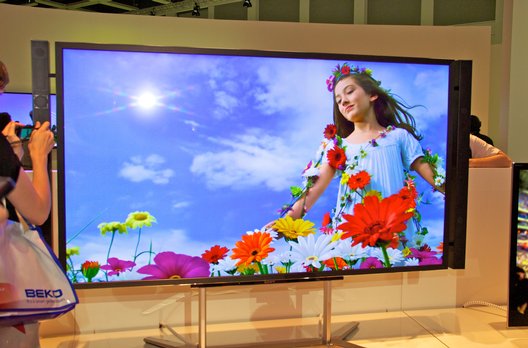 Mit Bravia KD-84X9005 lanciert auch Sony ein TV mit vierfach-Full-HD oder 4196 x 2160 Bildpunkten und einer Diagonale von 84 cm. Mit dem gerüchteweise angesagten Preis von 25'000 CHF wohl aber eher ein Image- als ein Massenprodukt.