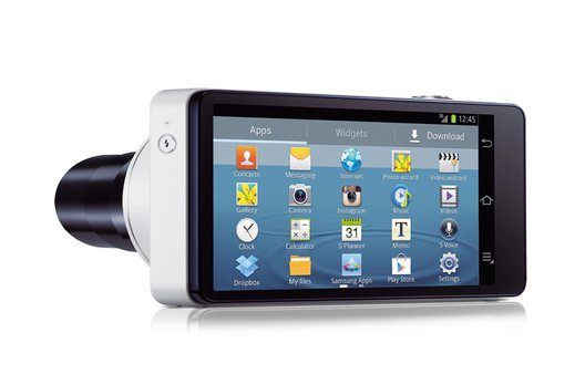 Damit hatte niemand gerechnet. Samsung zeigt seine erste Kamera mit Android als Betriebssystem. Connectivity zu Cloud Diensten wird so zum Kinderspiel. Bilder erst auf PC laden ist unnötig. Apps ermöglichen die Bildbearbeitung direkt in der Kamera.