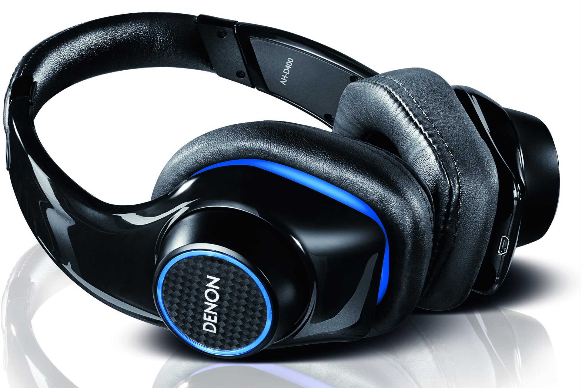 Denon Urban Reaver AH-D400 ist ein Kopfhörer mit spektakulärer Klang und für alle Musikarten geeignet. Er besitzt ein weiträumiges und extrem dynamisches Klangbild. Dank Verstärker unabhängig von der Qualität der Ausgangsstufe portabler Player.