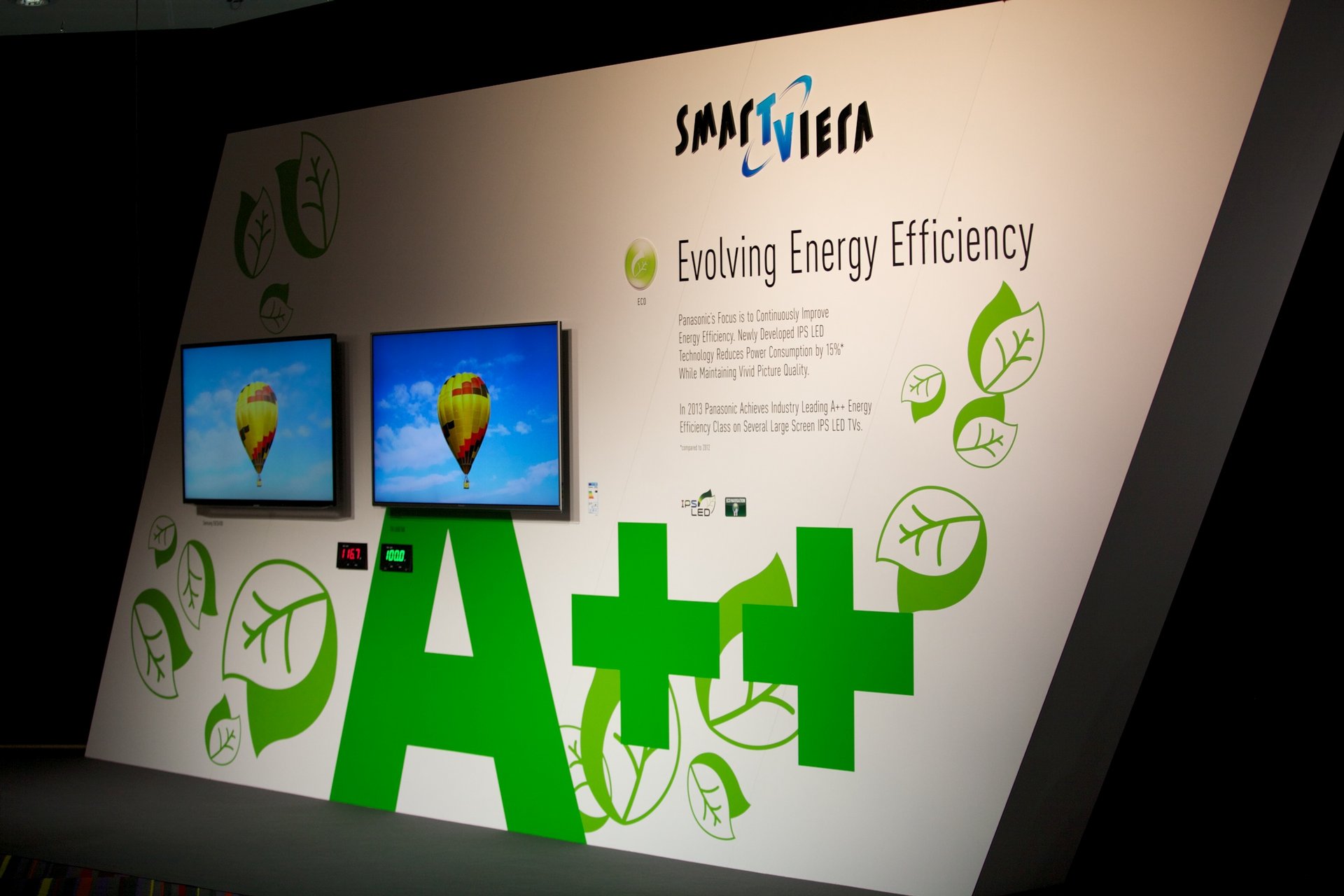 ... wichtiges Verkaufsargument auch bei TV-Geräten: Energieeffizienz. Panasonic vergleicht sich hier mit Mitbewerbern wie Samsung.