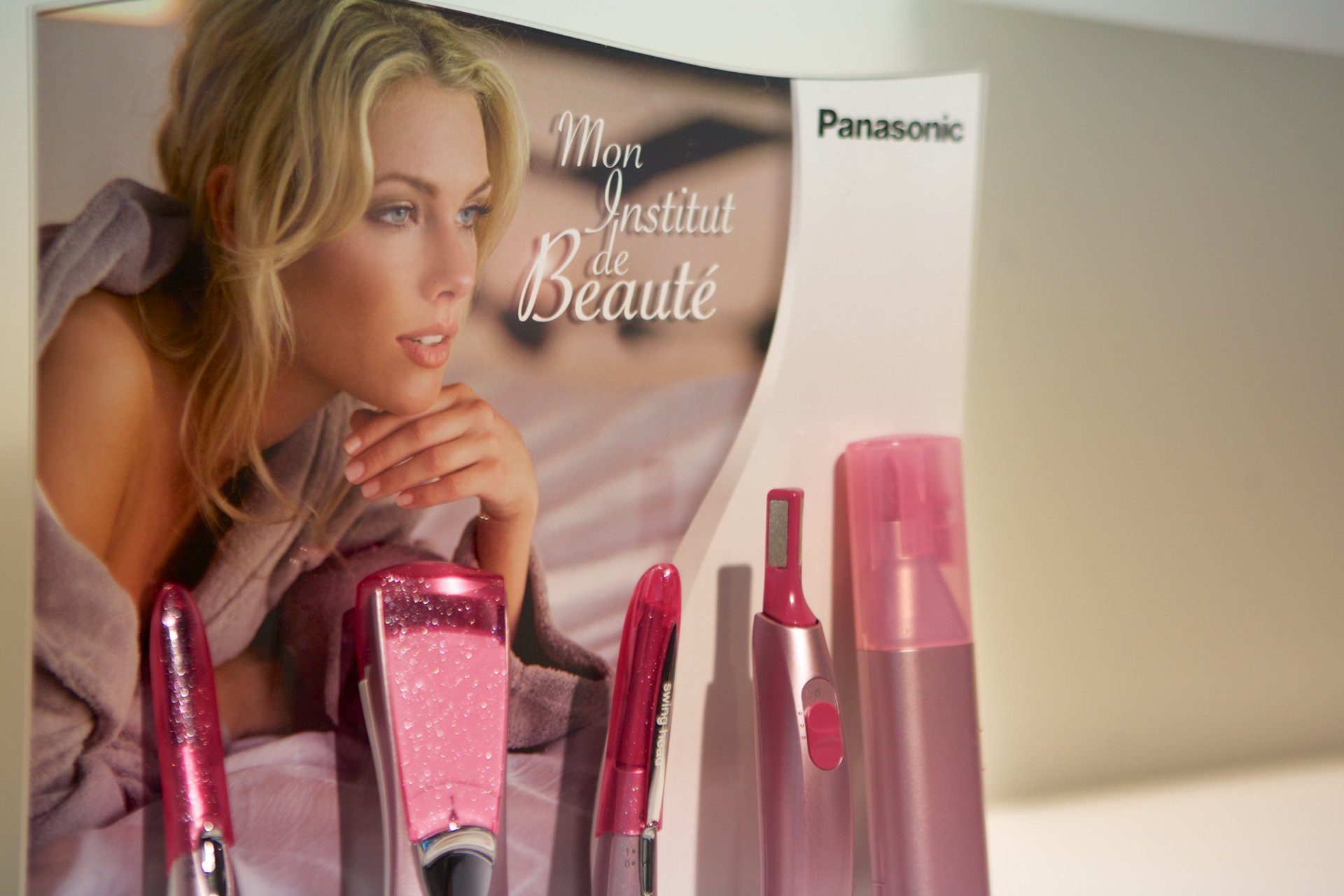 ... Beautyprodukte wie Epiliergeräte...