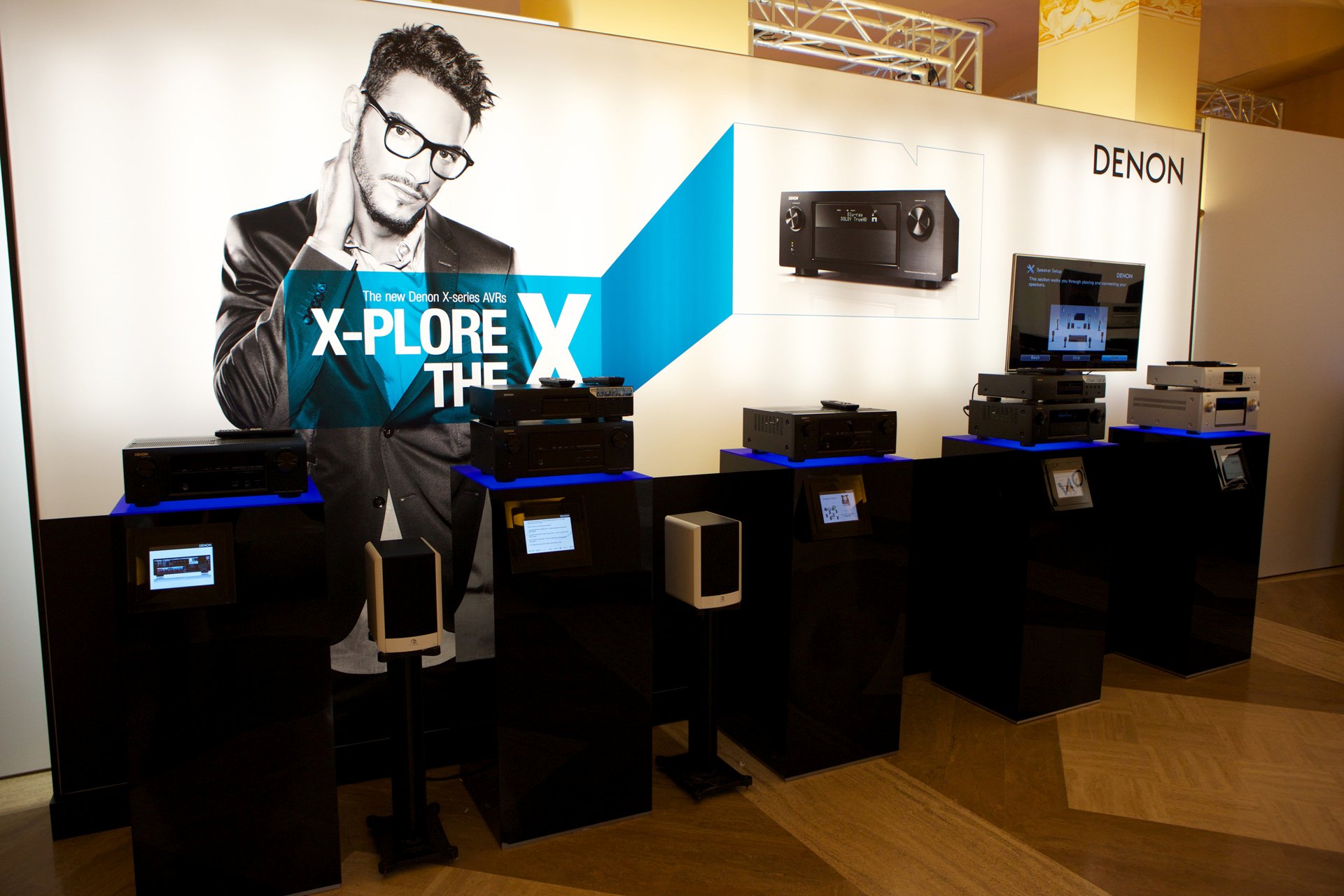 X-Plore the X: Mit den AV-Receiver der X-Serie beschreitet Denon den Weg unter dem Motto „Simplification“. Das gelingt sehr gut, die neue Linie überzeugt durch Benutzerfreundlichkeit...