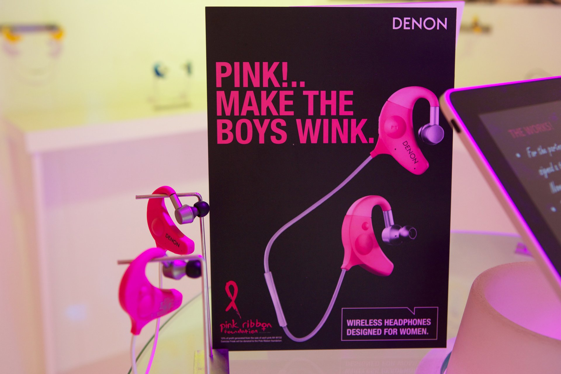 Dieses spezielle Model ist für die „Pink Ribbon Foundation“ pink eingefärbt worden. So soll auf Brustkrebs aufmerksam gemacht werden.