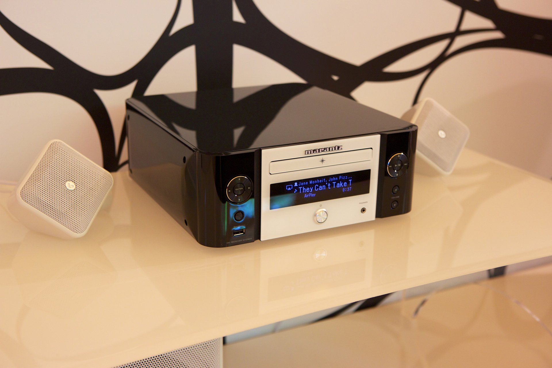 Im Kompakt-Bereich erhält die Melody Media Serie ein neues Design und bessere Netzwerkfunktionen.