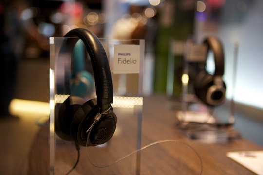 ... im klassischen Kopfhörerbereich überzeugt der Fidelio M1BTBL, welcher via Bluetooth mit dem Smartphone verbunden werden kann.