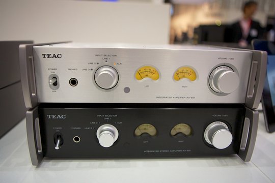 Die TEAC Reference 500-Serie kann mit dem AX-501 einen Zuwachs im klassischen Vollverstärker-Bereich vermelden ...