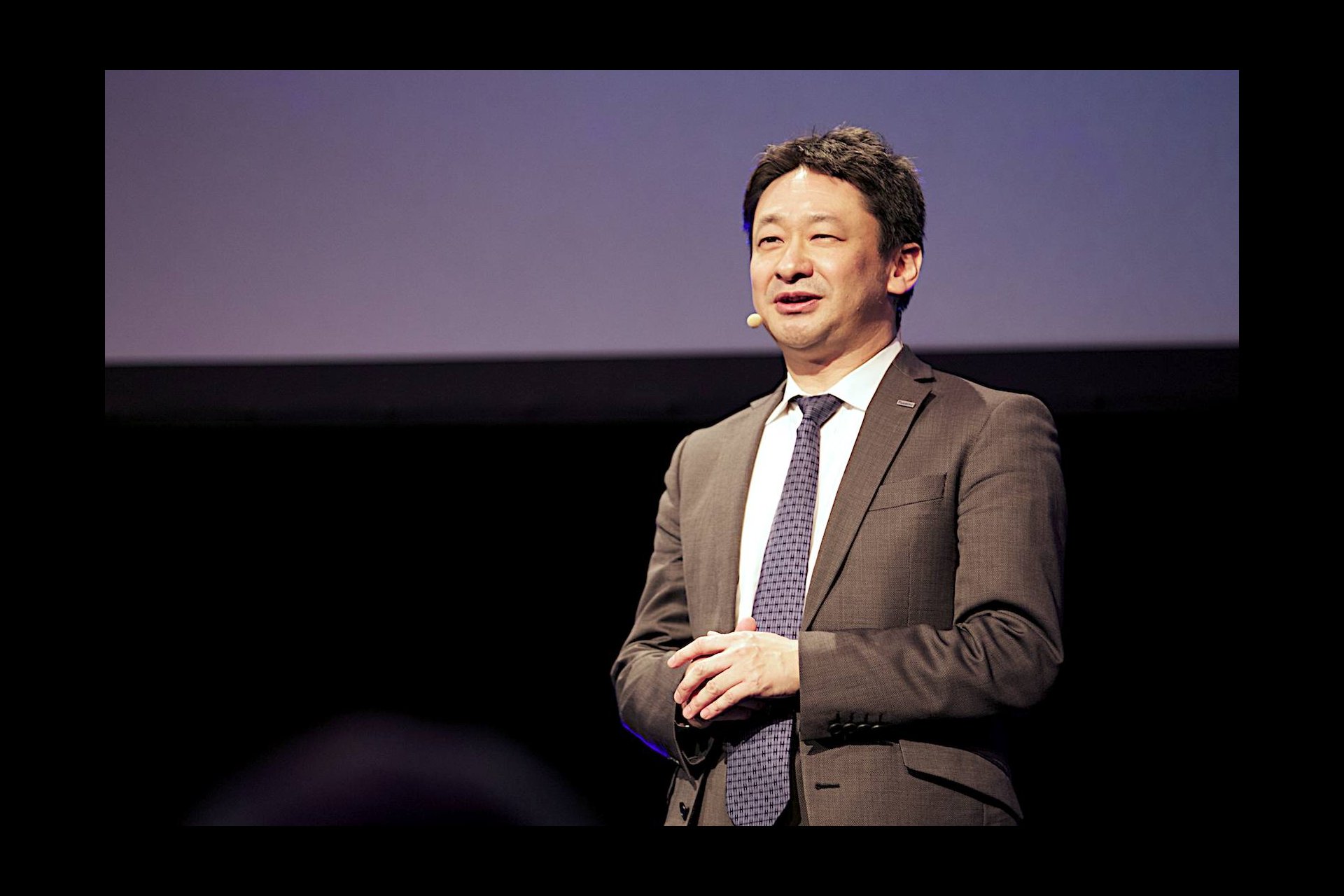 Für einmal eröffnet nicht Laurent Abadie, CEO Panasonic Europa, die Convention, sondern Michazu Matsushita, welcher neu in der Rolle als Managing Director Panasonic Consumer Marketing Europa auftritt.