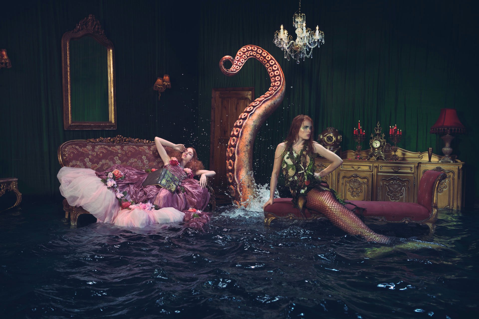 Natalie Dybisz, besser bekannt unter dem Künstlernamen Miss Aniela, setzt mit ihrem Team Mode in Szene. Zu ihrer Arbeitsweise siehe das Video im Beitrag "Fotoprofis bei der Arbeit". (Bild: Photopress/Miss Aniela).