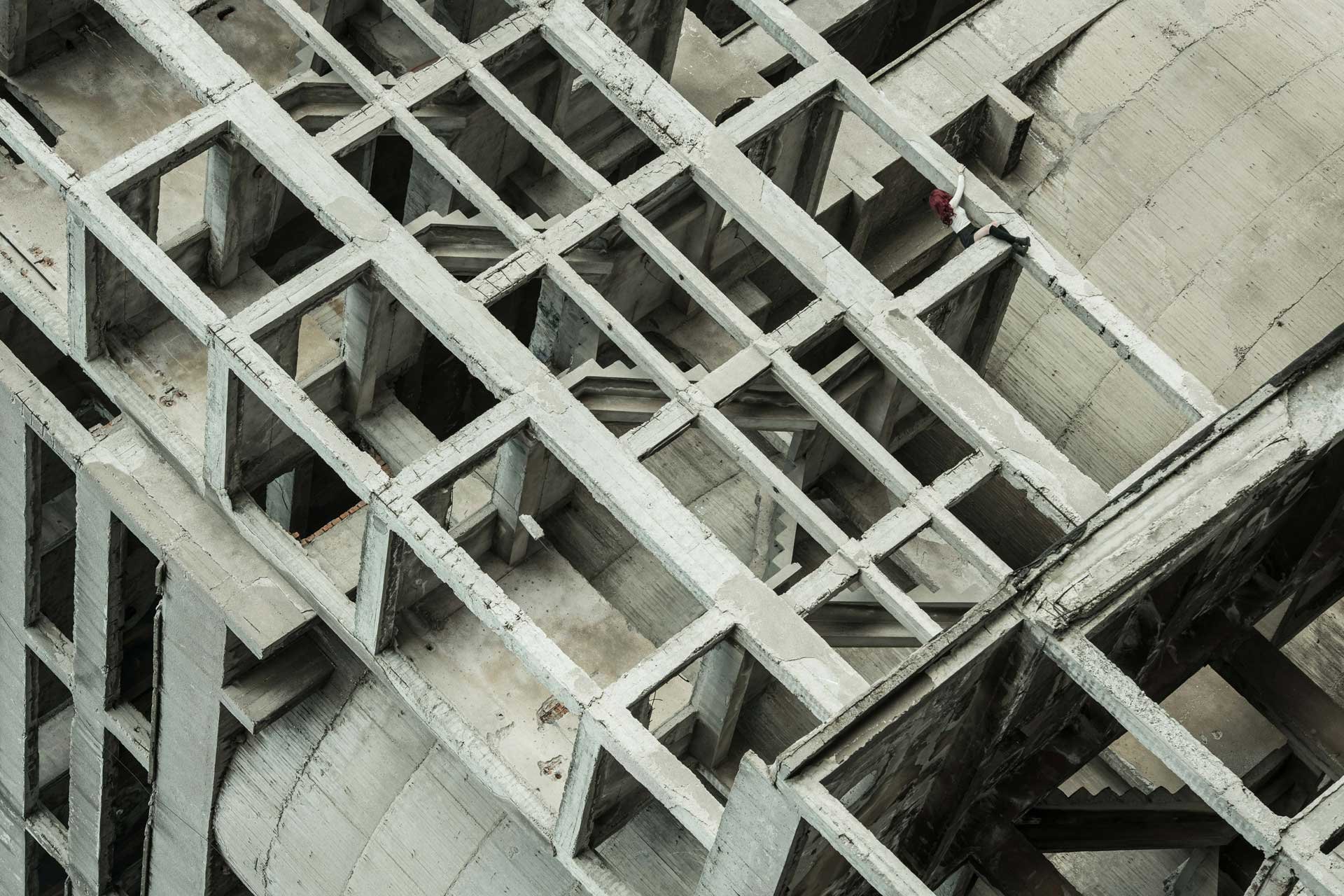 Nicht fallen: seltsame Struktur eines Gebäudes in der Nähe von Sofia, in Bulgarien