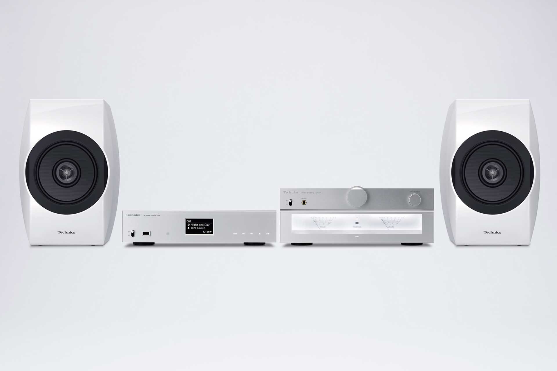 Zum Auftakt stellt Technics zwei neue Produktserien vor: 
Das High-End-Audio-„Referenz“-System R1 (vorheriges Bild) und das High-End-Audio-„Premium“-System C700.