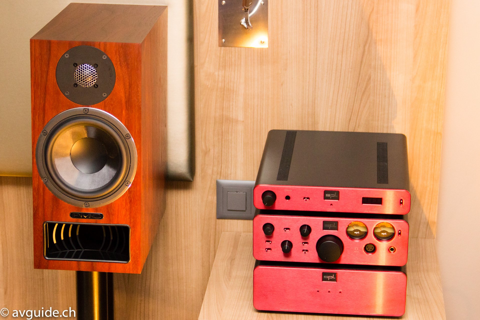 Eine sehr spannende Vorführung zu hören gab es bei MGM Audio mit den PMC-Lautsprechern im Transmission-Line-Gehäuse, angetrieben von HiFi-Elektronik des Profistudio-Spezialisten SPL.