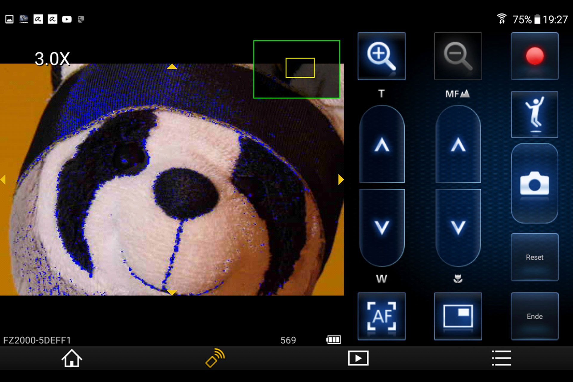 Drahtloses manuelles Fokussieren mittels «Panasonic Image App». Die blaue Kantenbetonung, das "Peaking", und die Lupe ist eingeschaltet und erleichtert die Scharfstellung.