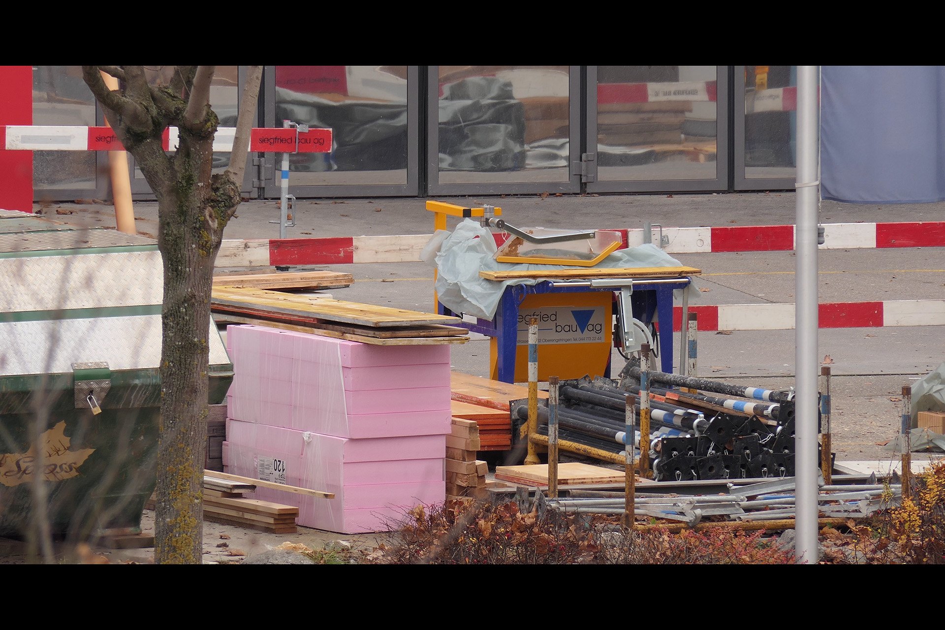 Unbearbeitetes Standbild aus Cinema-4K-Videoaufnahmen. Originalvideobildgrösse 4096 x 2160 Pixel, auf 1920 x 1280 skaliert. Panasonic Lumix DMC-FZ2000.