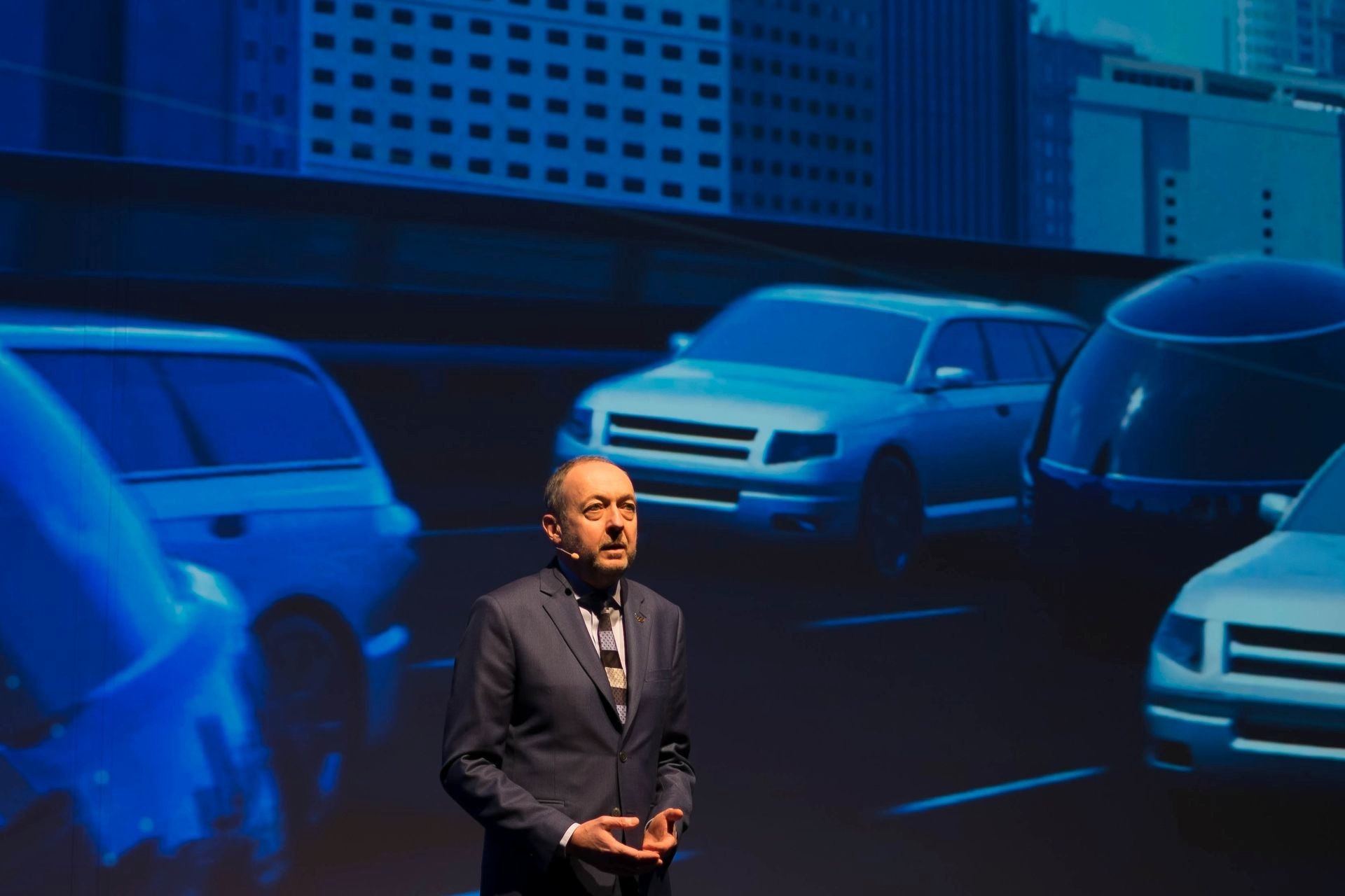 Laurent Abadie eröffnete die Panasonic Convention und gibt einen Überblick über Mission und Highlights 2017. "Premium Consumer Experience at Home" ist das Motto.
