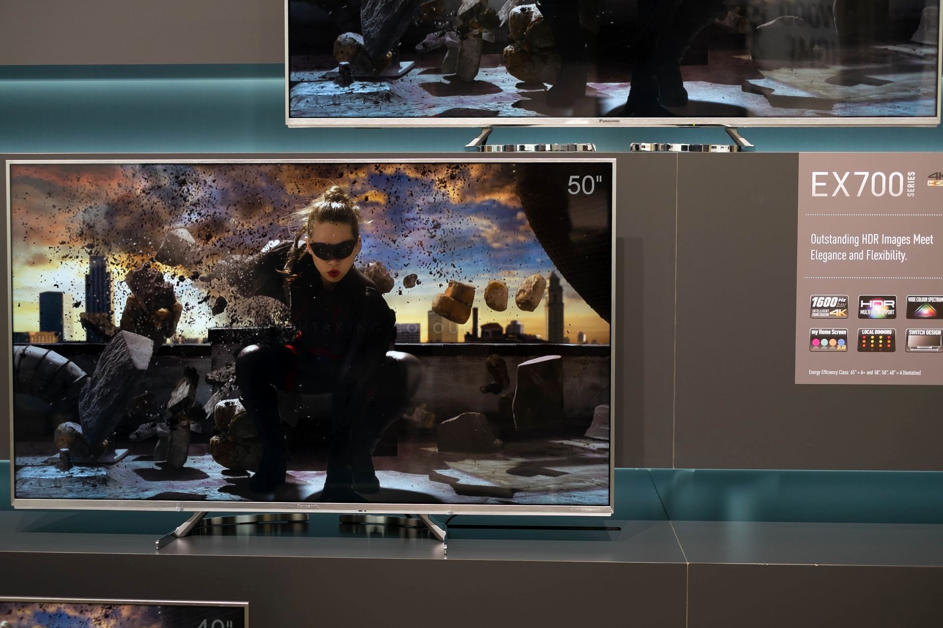 Ebenfalls 4K-TVs: Der EX 700 und ...