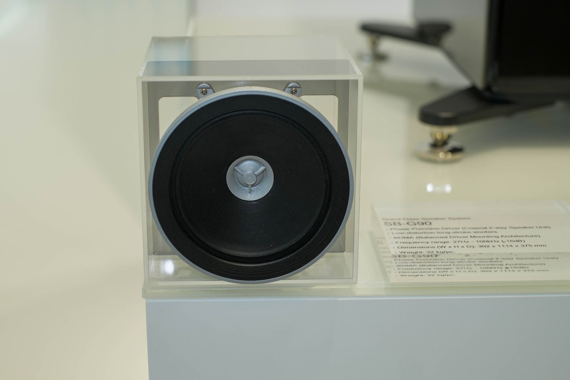 Ein neu entwickelter co-axialer Breitbandlautsprecher von Technics.