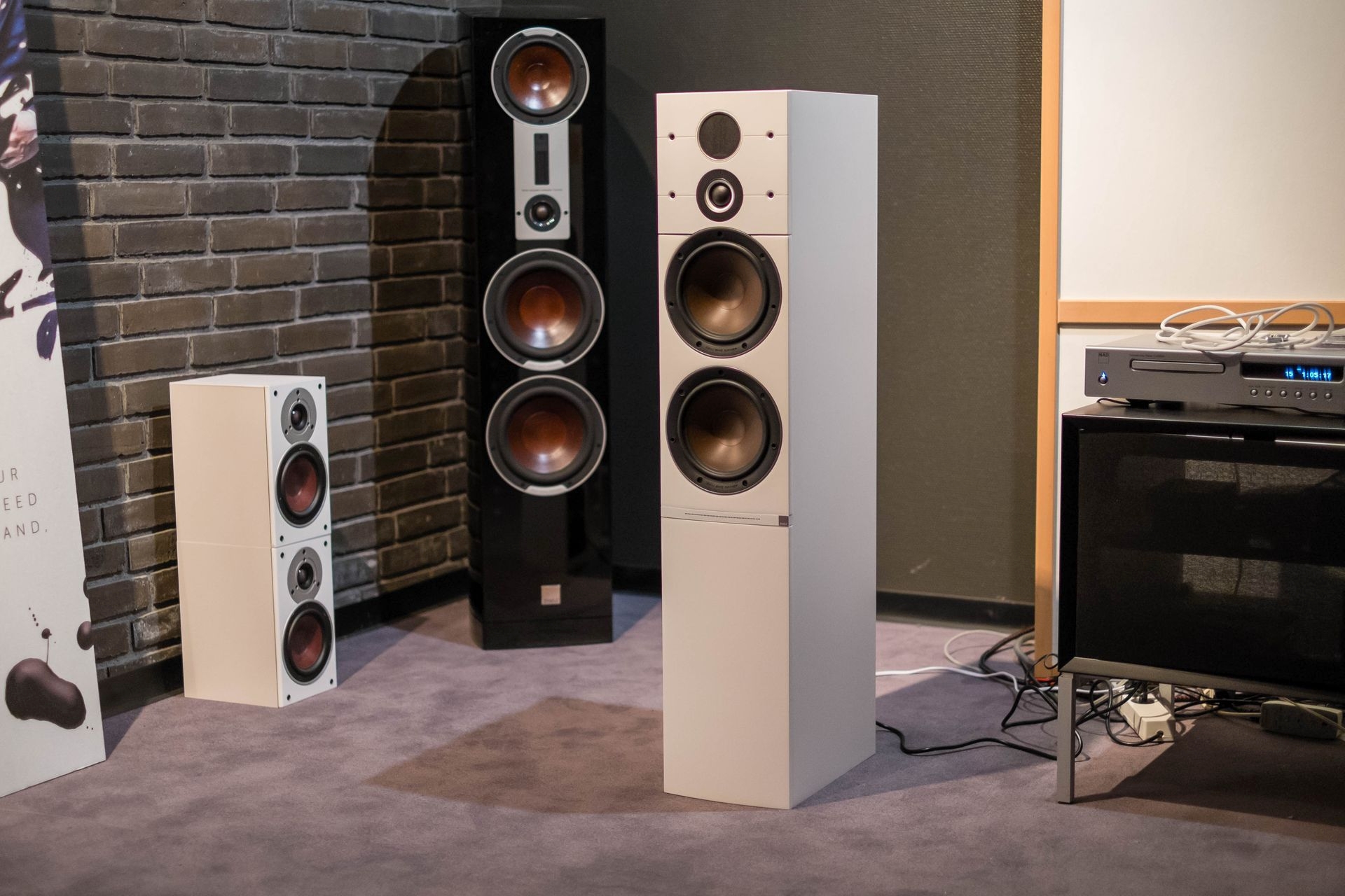Hier beginnt die Zukunft: Der Prototyp des Aktiv-Standlautsprechers Callisto 6. Musikdaten werden wireless 24/96 vom Callisto Sound Hub übertragen.