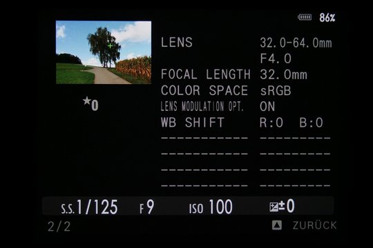 Fujifilm GFX 50S: Wiedergabemenü, Durch vertikales Blättern sind weitere Infos abrufbar, Seite 2.