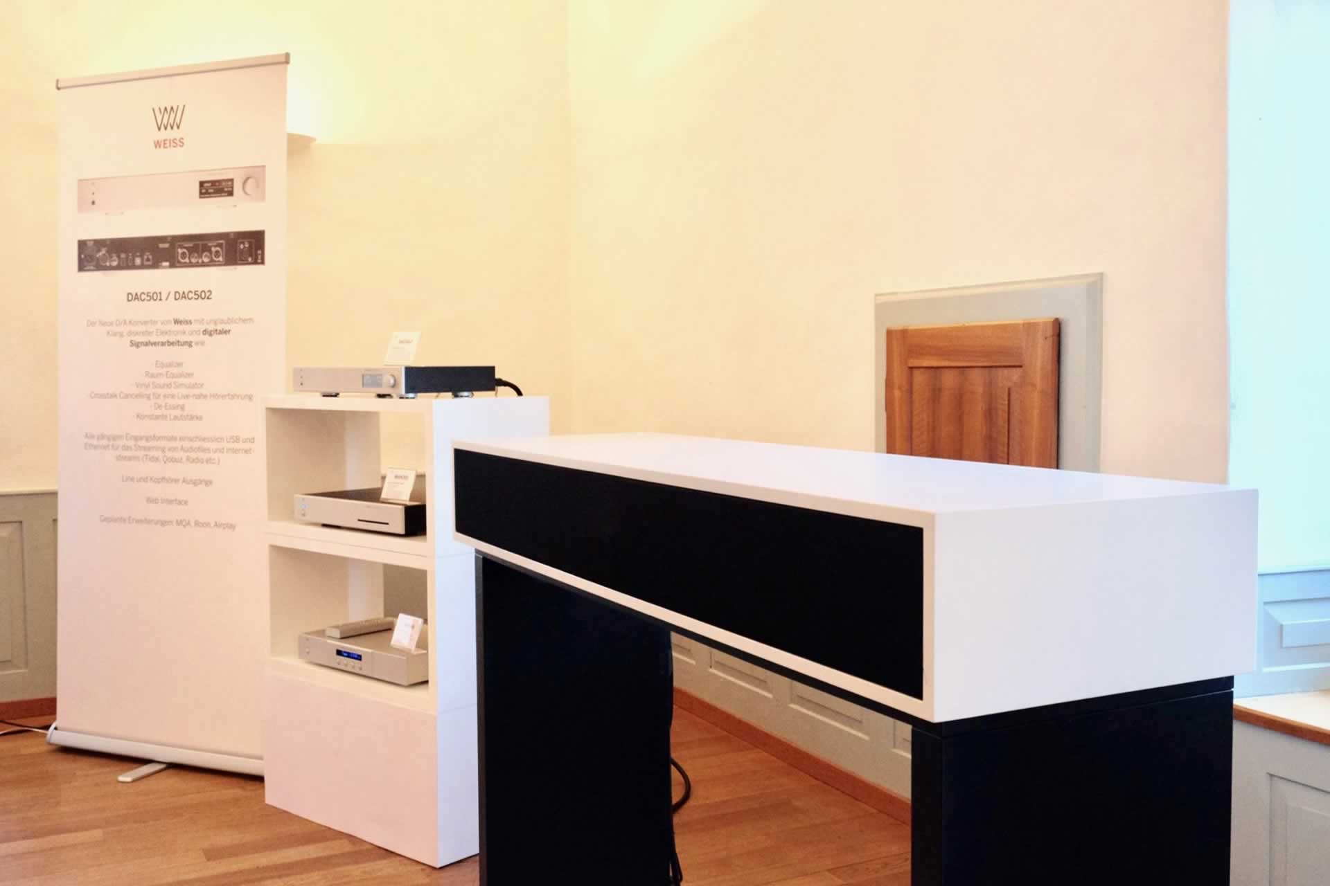 Weiss: Die Livebox von Weiss – für eine livehaftige Wiedergabe. www.weiss-highend.ch