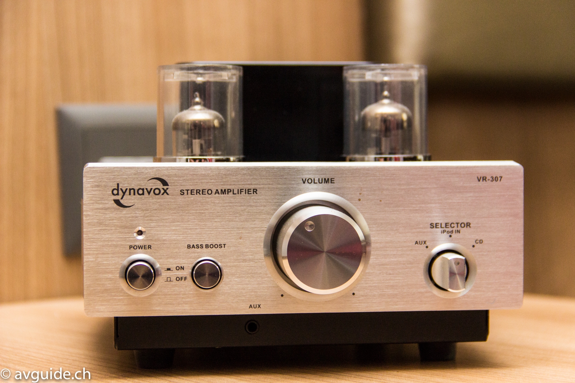 Klein, aber fein. Röhrenvollverstärker VR-307 von Dynavox.