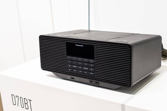 Mit dem RX D70BT baut Panasonic sein Portfolio an Audiogeräten für den DAB+-Empfang weiter aus. Die kompakte Neuerscheinung ist dabei weitaus mehr als ein zukunftssicheres Digitalradio.