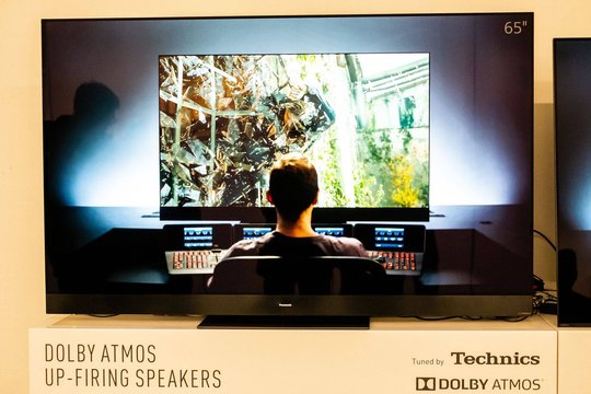 Ein echtes Kunststück: Dolby-Atmos-Sound im TV-Gerät integriert.
