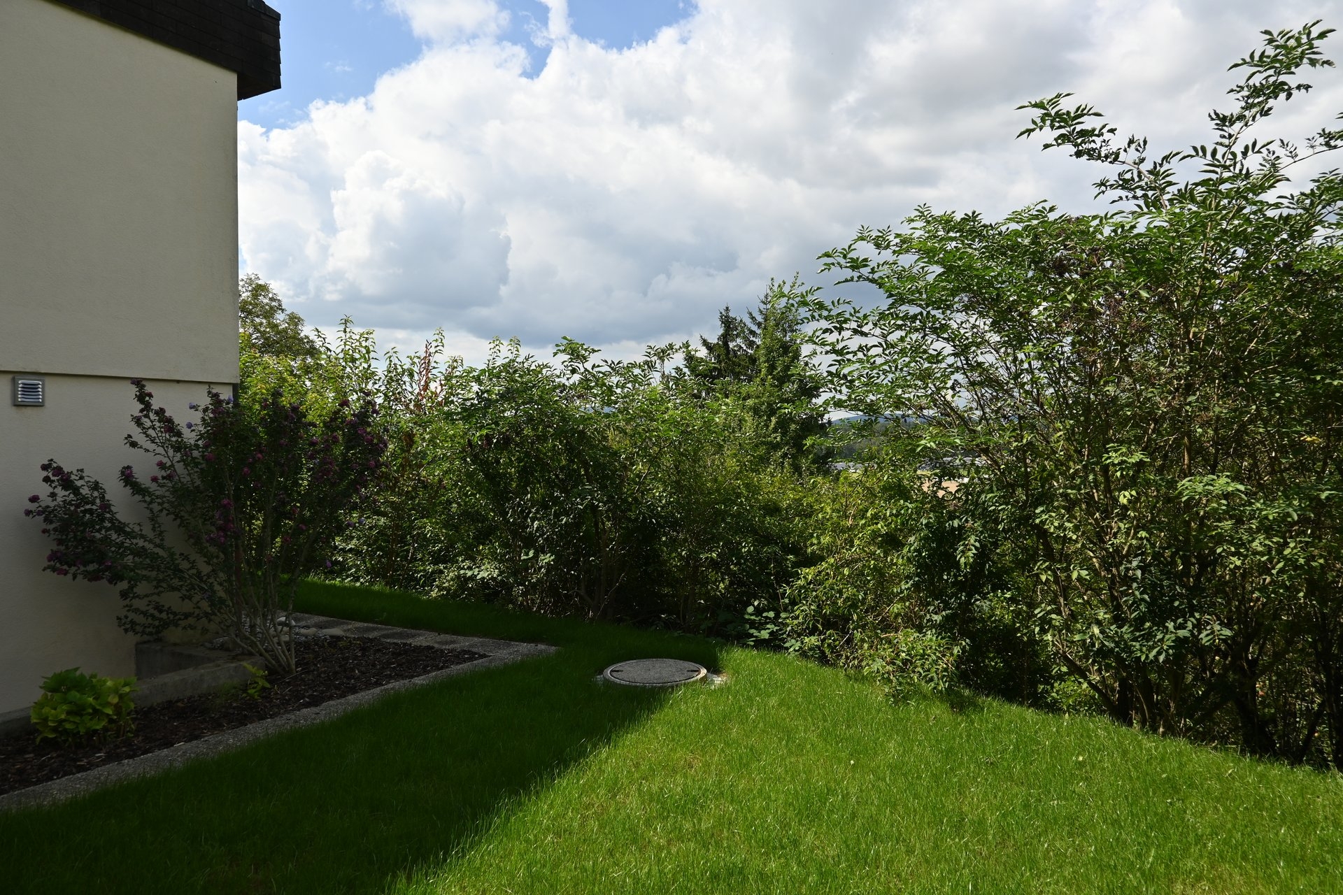Z DX 16-50mm, Brennweite 16 mm, M, f/6.3, 1/500 sec., ISO 100, WB Wolken, Szenentyp Standard, Active D-Lighting normal.