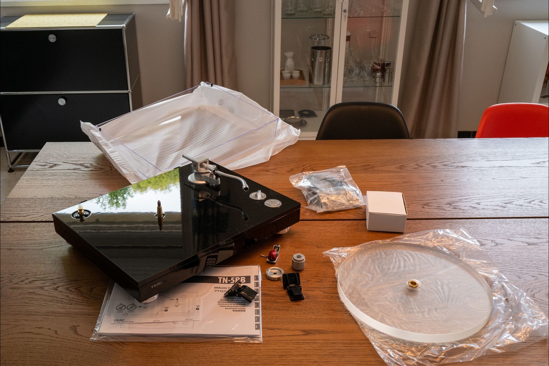 Die Montage des TEAC TN-5BB folgt dem üblichen Prozedere. Der Tonabnehmer ist auf dem Headshell vormontiert.