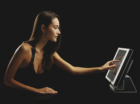 Sooloos - "get in touch with your music". Wohl kaum ein anderes Musiksystem verbindet eleganter eine intuitive Bedienung der gesamten Musiksammlung mit bester Klangqualität. Aufnehmen, Speichern und Abspielen sind integral gelöst und attraktiv verpackt. Zu hören und zu fühlen bei Audiotools.