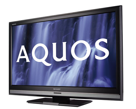 Die Fernseher der LCD-TV-Serie LC-D65E von Sharp sind in den Bilddiagonalen 32, 37, 46 und 52 Zoll mit der Full-HD Auflösung von 1080p erhältlich. Eine optische Helligkeitsanpassung regelt die Hintergrundbeleuchtung bei nur schwachem Umgebungslicht herunter.