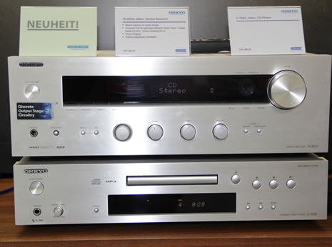 Aluminium-Blenden im "Retrodesign" zieren den TX-8030 Stereoreceiver und dem C-7030 CD-Spieler. Onkyo reagiert damit auf die Nachfrage nach klassischen Stereo-Komponenten. Modernes Innenleben paart sich mit Design aus den 70er und 80er Jahren.