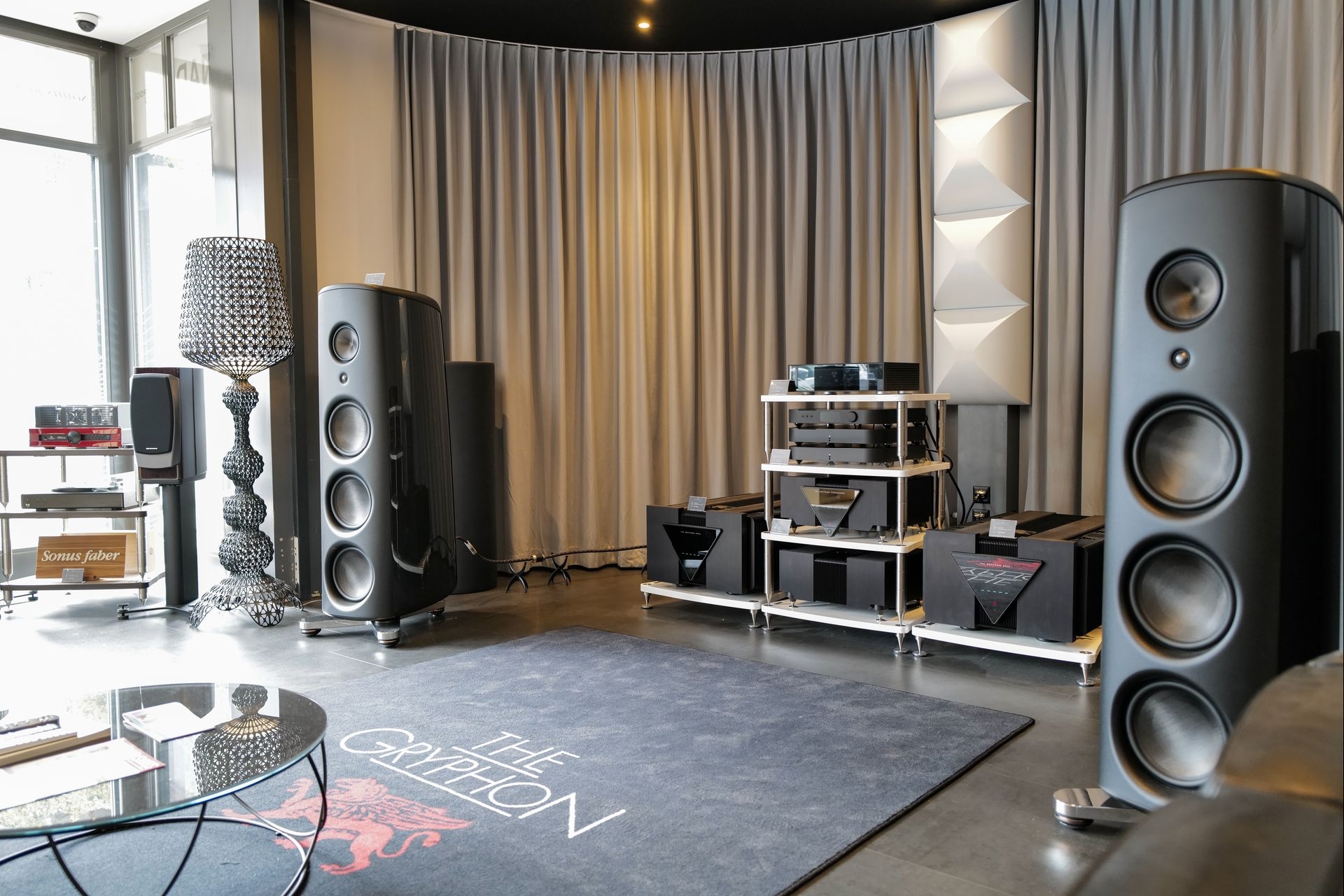 Das Ausnahmesystem mit Magico und Gryphon bot ein so aussergewöhnlich berührendes Hörerlebnis, dass die audiophile Pilgerfahrt nach St. Gallen eingeplant werden sollte. Das muss man einmal gehört haben.