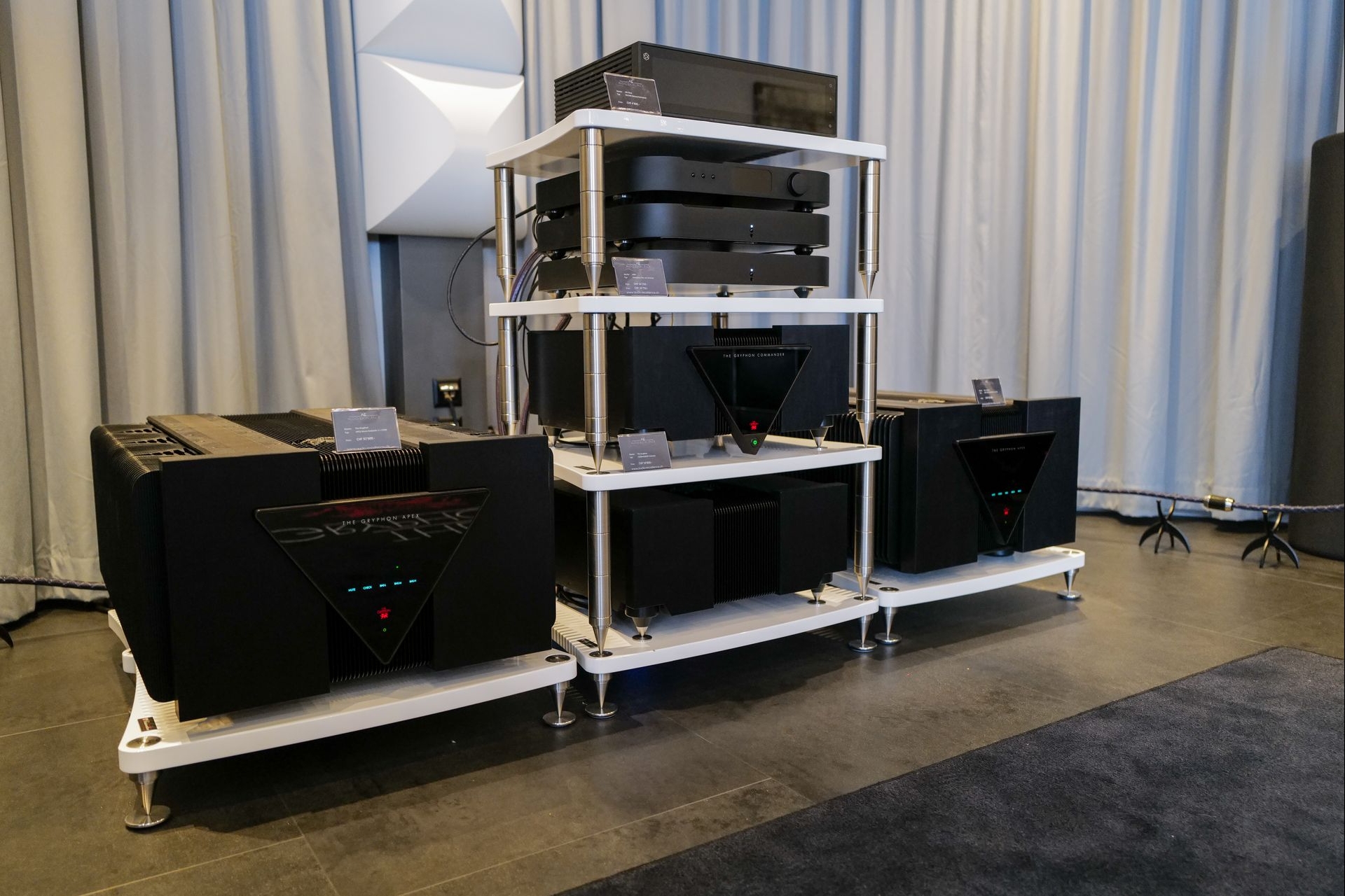 Gryphon-Komponenten aus Dänemark sind in der Schweiz zurzeit nur bei Audio Excellence zu hören, zu sehen und zu kaufen. Gleiches gilt auch für die Ausnahme-DACs von MSB Technology aus den USA. Analoge Quellen wie Plattenspieler findet man bei Audio-Excellence keine.