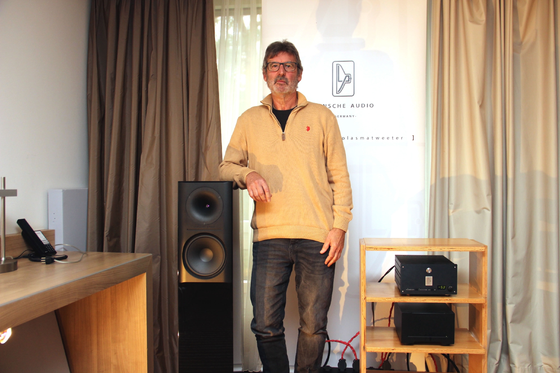 Lautsprecher mit Plasmahochtöner sind trotz eklatanter Vorzüge nur selten anzutreffen. Rüdiger Lansche entwickelt und produziert in Konstanz seit über 40 Jahren Lautsprechersysteme mit seinem eigenen Ionenhörer.