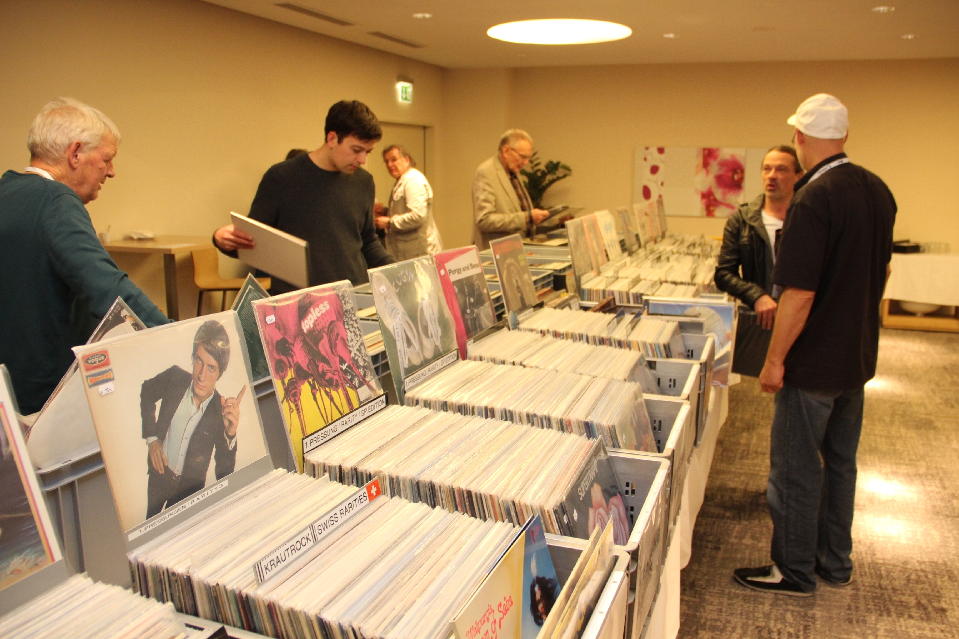 AAA (Analog Audio Association) lud im «Meet & Relax»-Raum ein zum Stöbern und Entspannen an der «analogen» Bar bei einem guten Espresso.