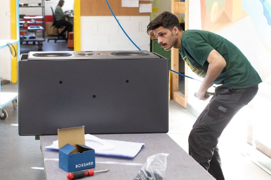 Der kleine Markt für Main-Monitore ist ein Prestigemarkt für Hersteller von Studiomonitoren. Die Lautsprecher müssen an die Innenarchitektur anpassbar sein.